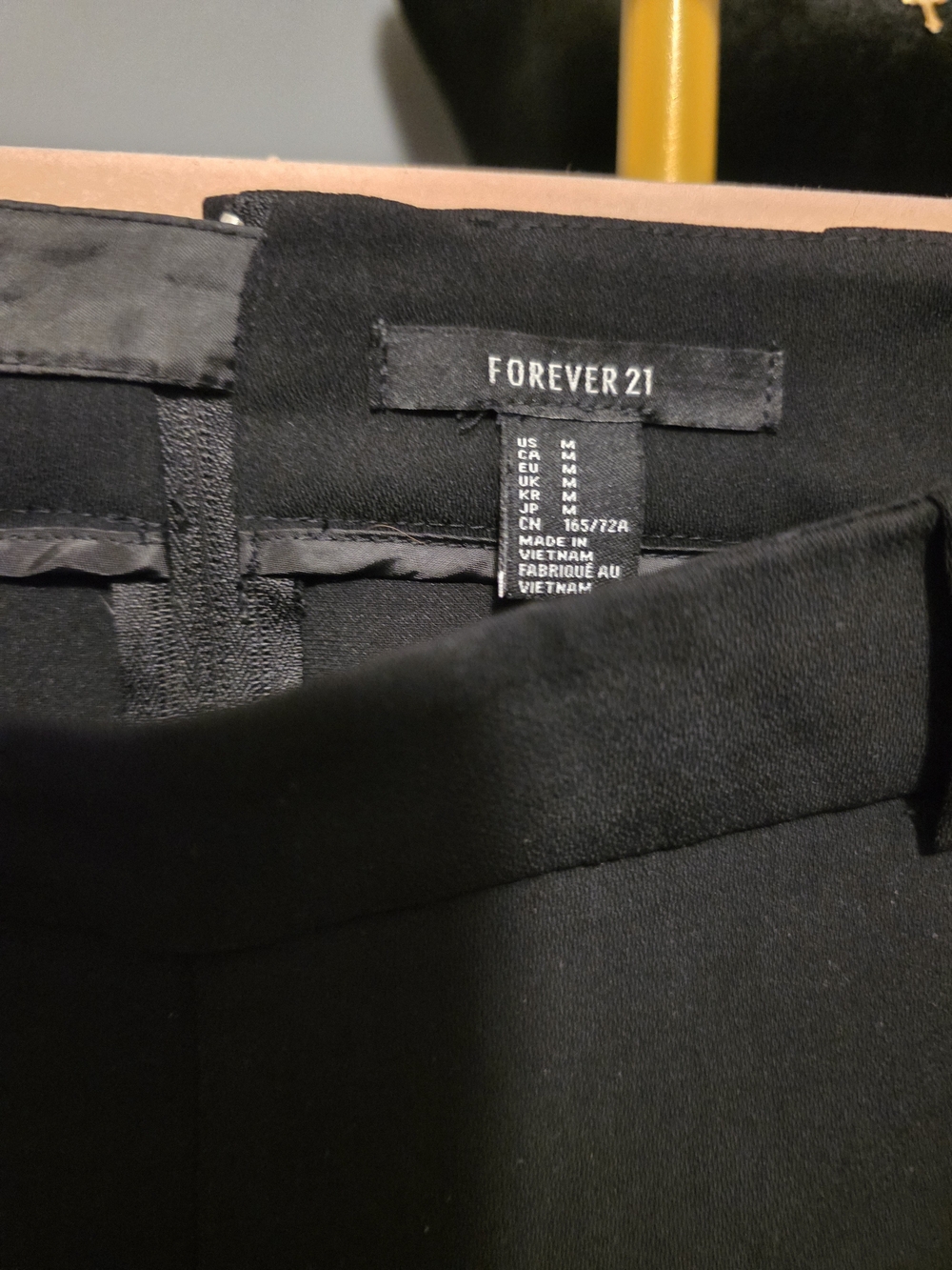 Reduced! Forever 21 Black Tailored High Rise Dress Shorts Women's M Minimalist - Picture 4 of 9